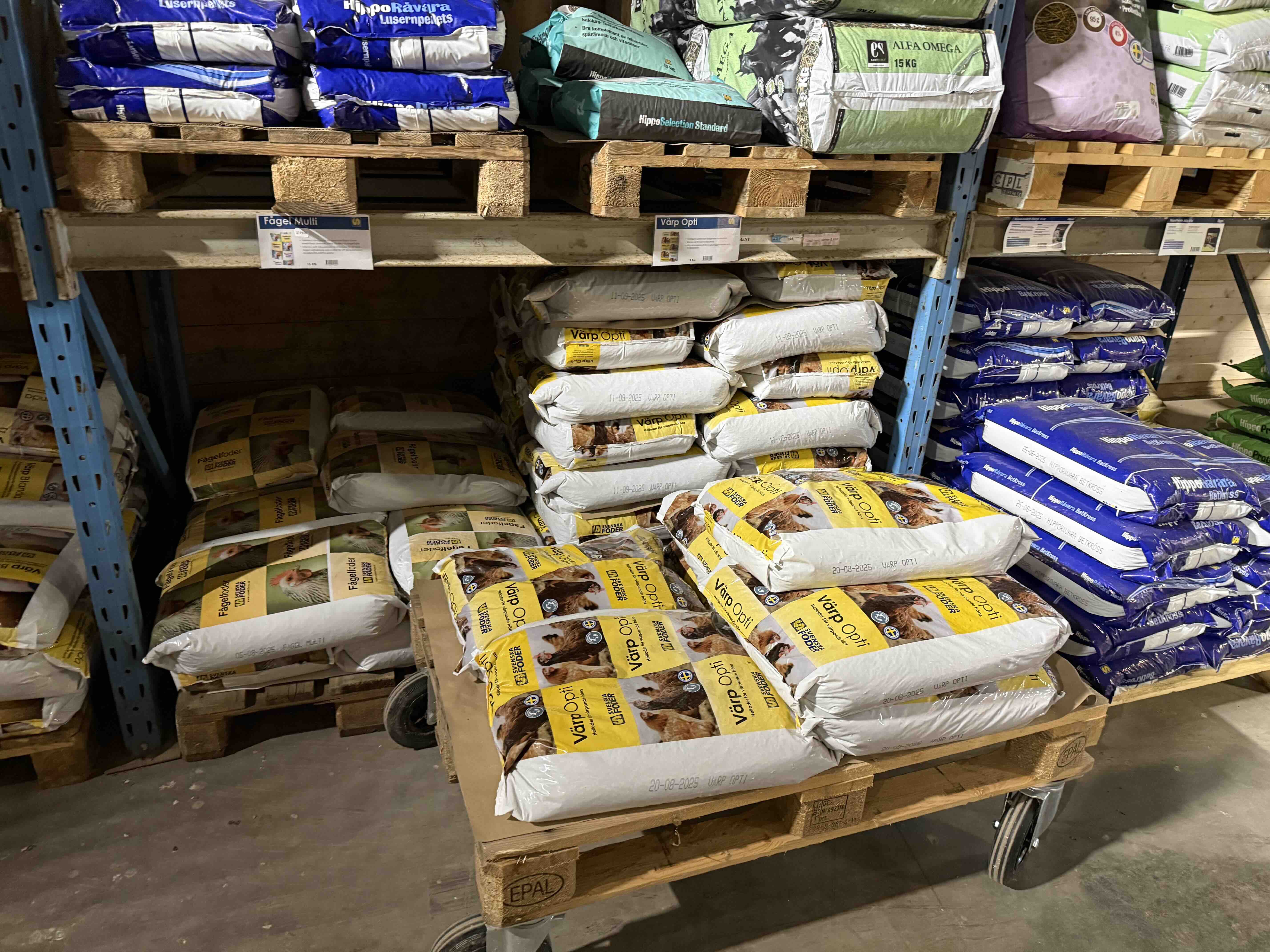 Grimor i arbete i skogsbryn