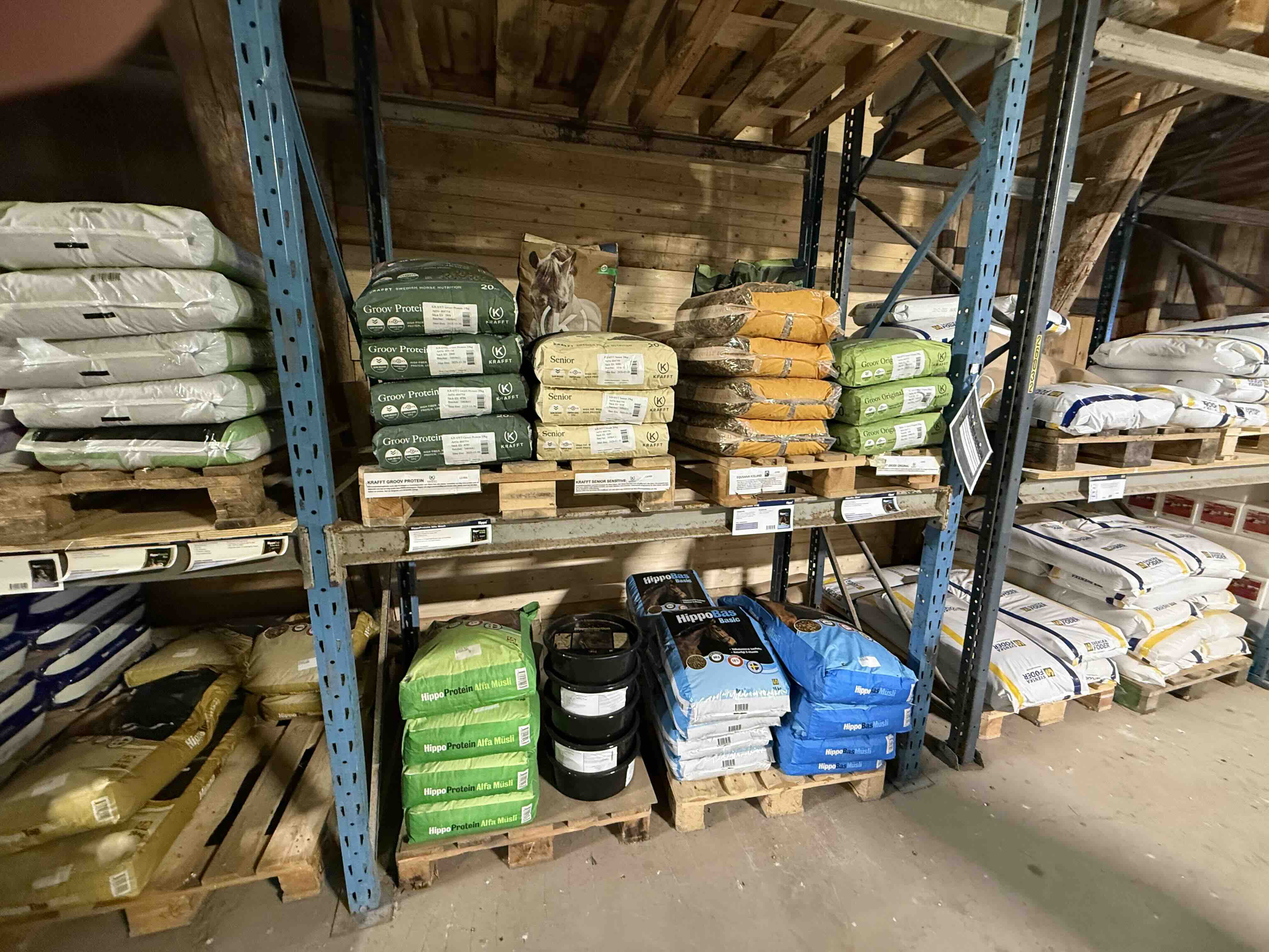 Grimor i arbete i skogsbryn