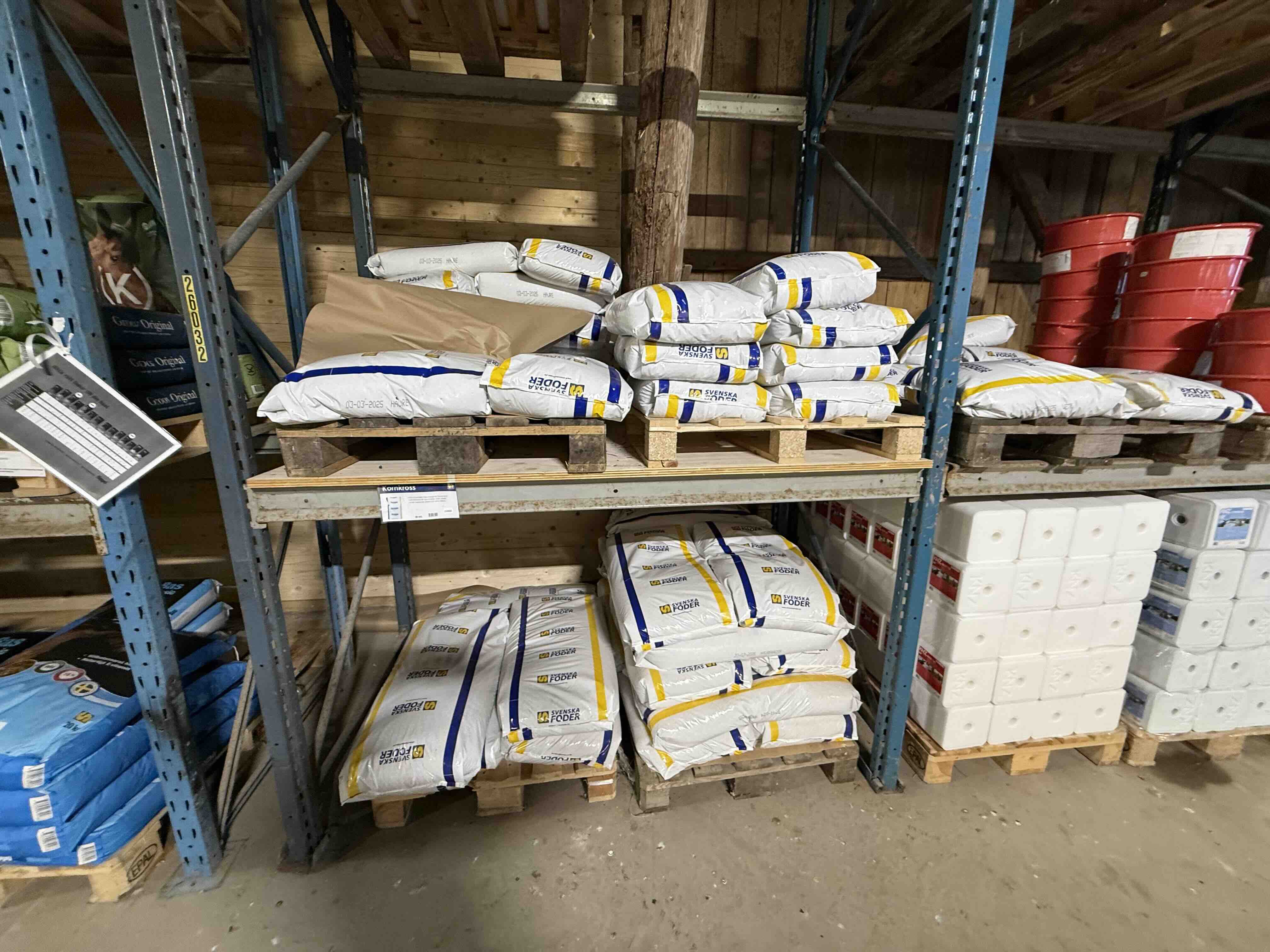 Grimor i arbete i skogsbryn