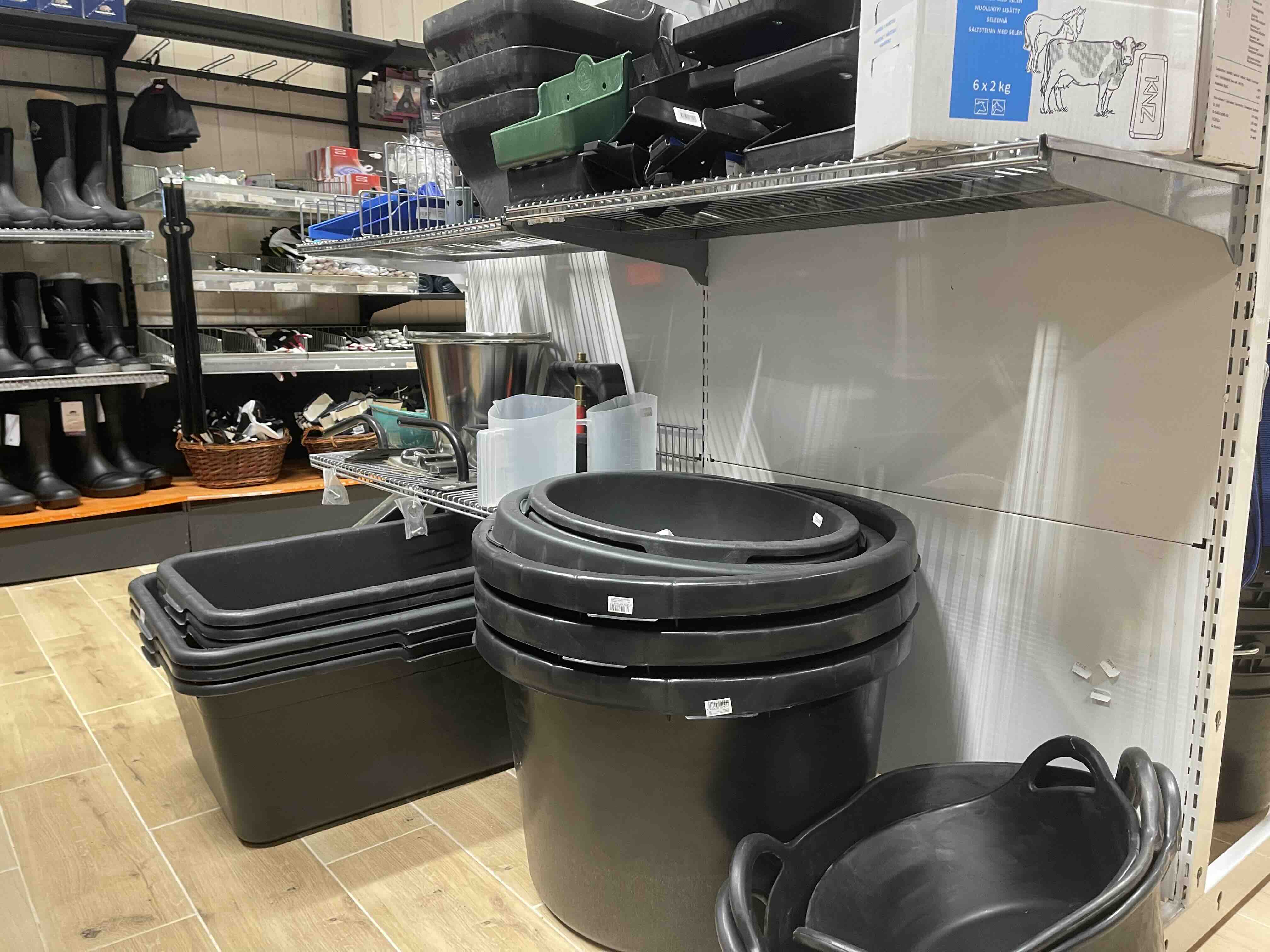 Grimor i arbete i skogsbryn