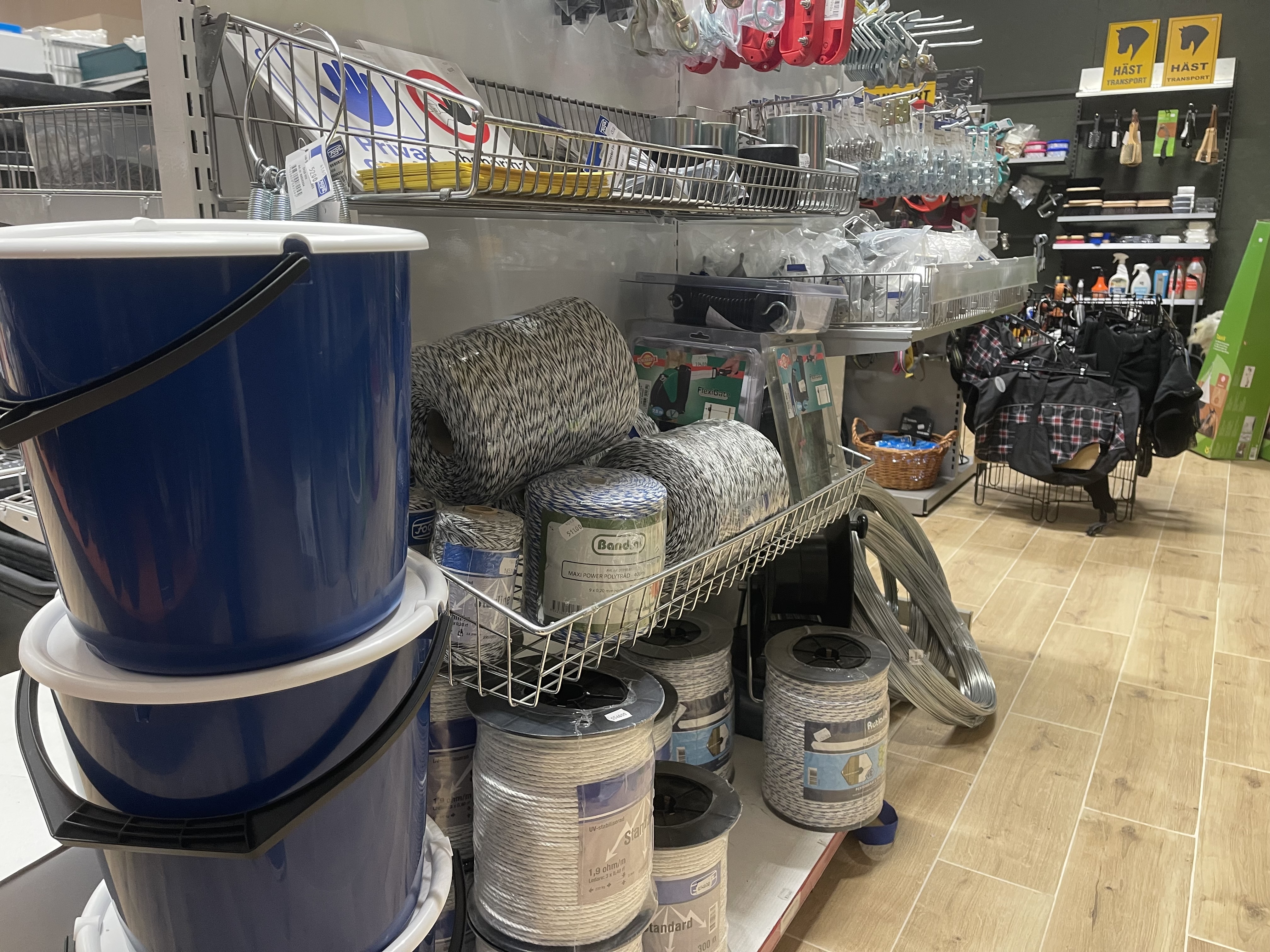 Grimor i arbete i skogsbryn