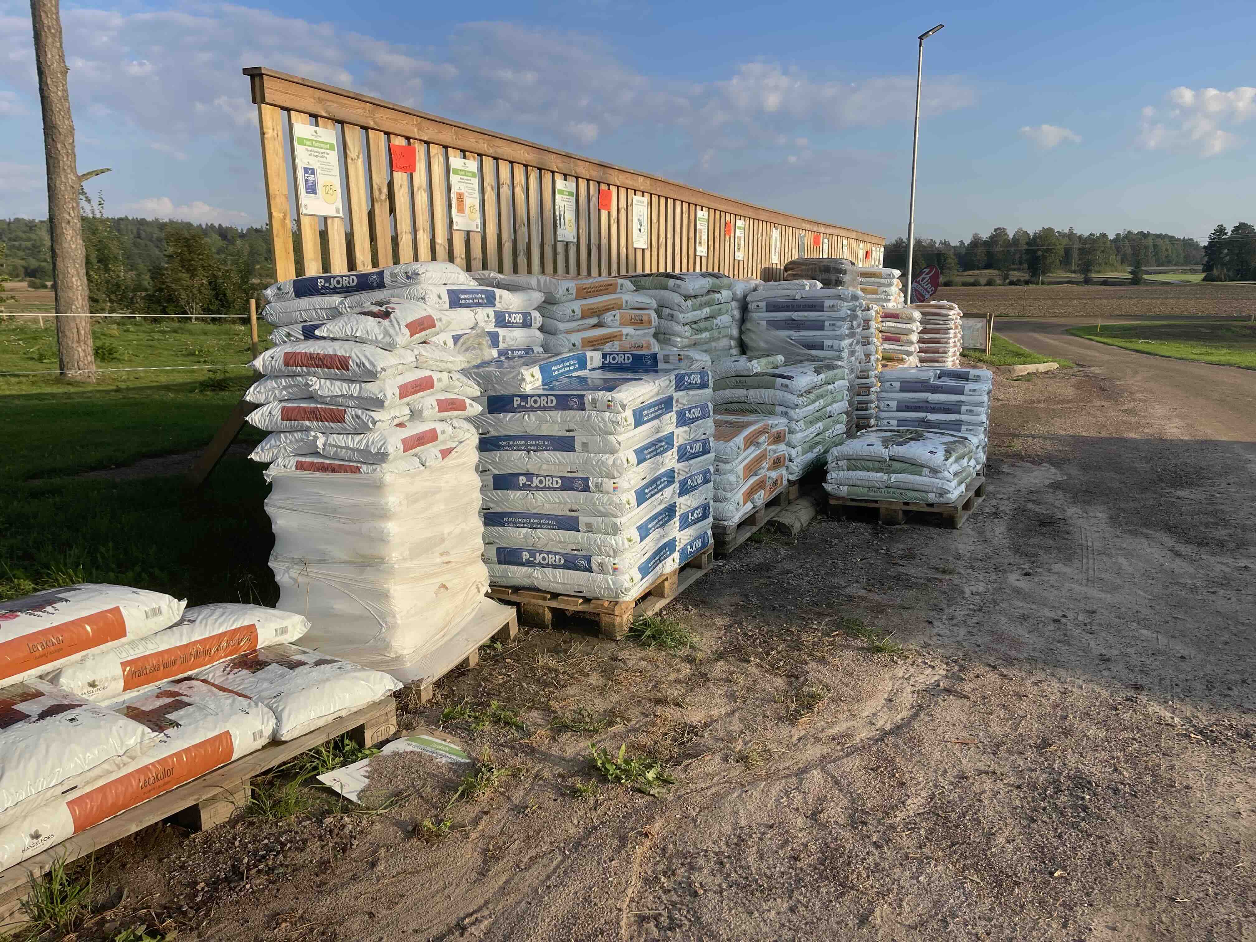 Grimor i arbete i skogsbryn