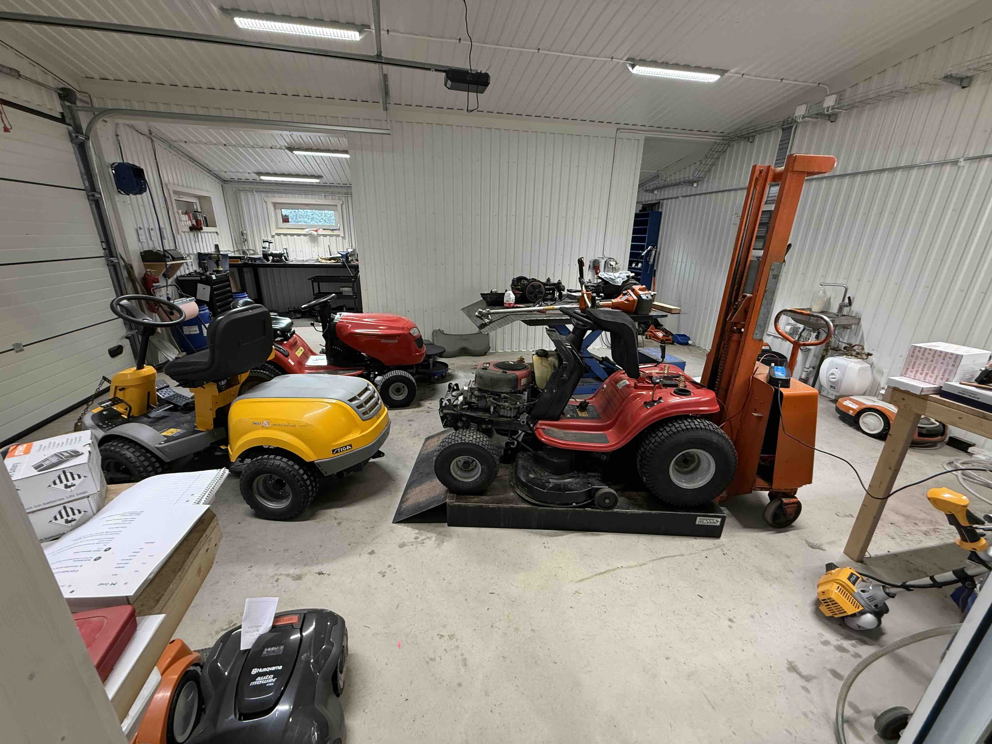 Serviceverkstad i arbete